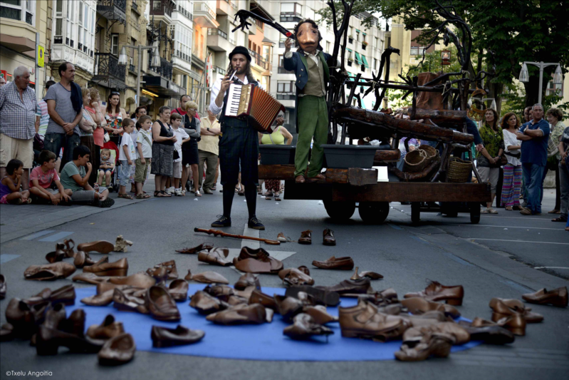 'Andante' obra saritu diote Umore Azokan Markeliñe taldeari