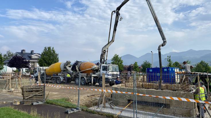 Zuhatzola parkean Deabruaren Zubia berreraikitzen hasi dira