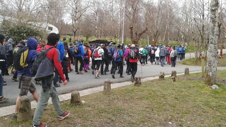 Presoen eskubideak aldarrikatu dituzte Anboto mendian