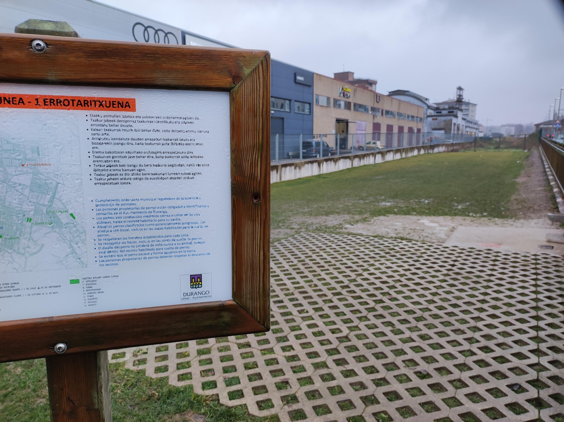 Durangoko txakurguneetan hobekuntzak eskatu dituzte erabiltzaileek