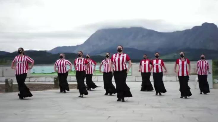 [BIDEOA]: Abadiñoko De Norte a Sur dantza taldeak Athletic animatzeko bideoa egin du