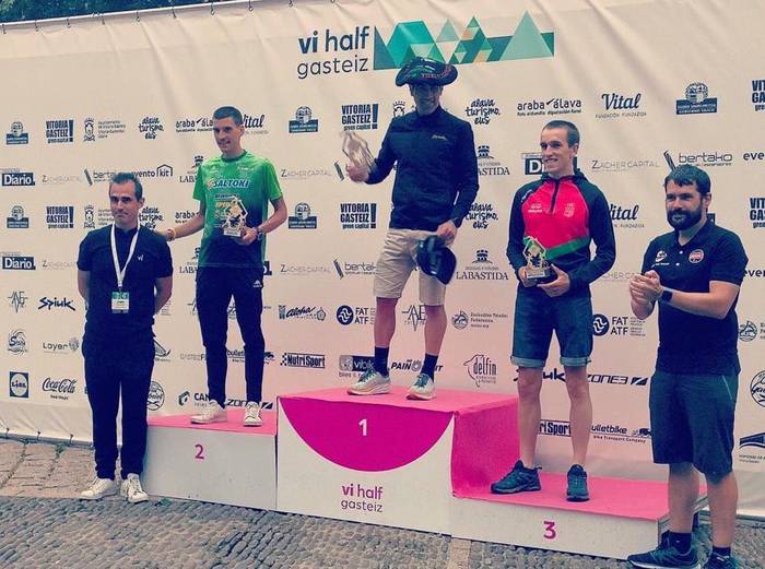 Alex Unzueta bigarren Euskadiko triatloi txapelketan