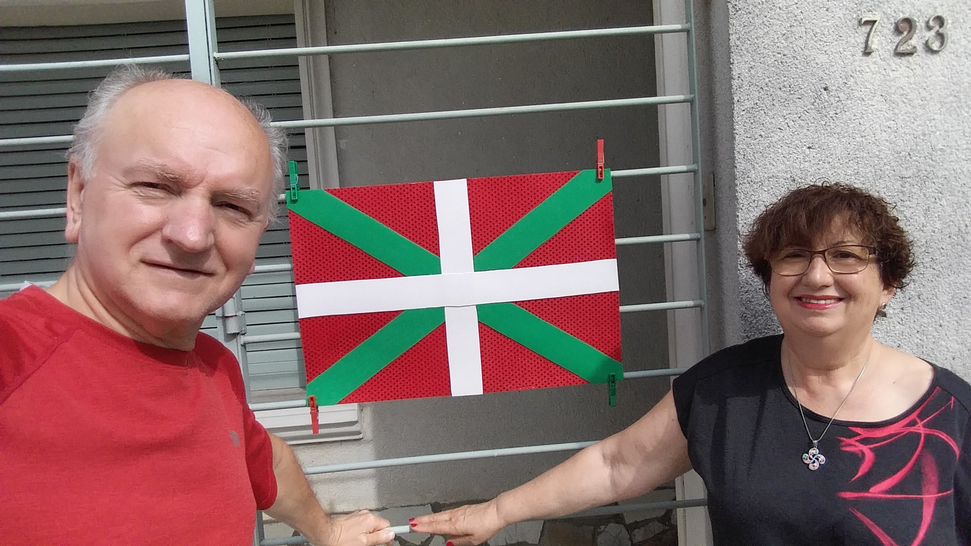 “Espainiatik nentorren emakumea nintzela eta  kalean nenbilela argudiatuta, pertsona batek salaketa anonimoa ipini zidan”
