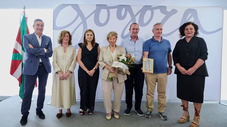 Cosme Ayala eta Manuel Hernáez milizianoen gorpuzkiak eman dizkiete beren familiei