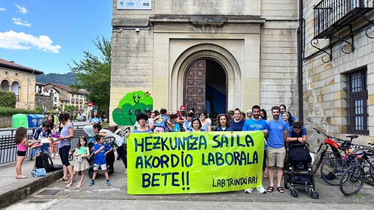 Durangaldeko ikastoletan mobilizazioak egin dituzte Hezkuntza Sailari Akordio Laborala bere osotasunean bete dezan exijitzeko