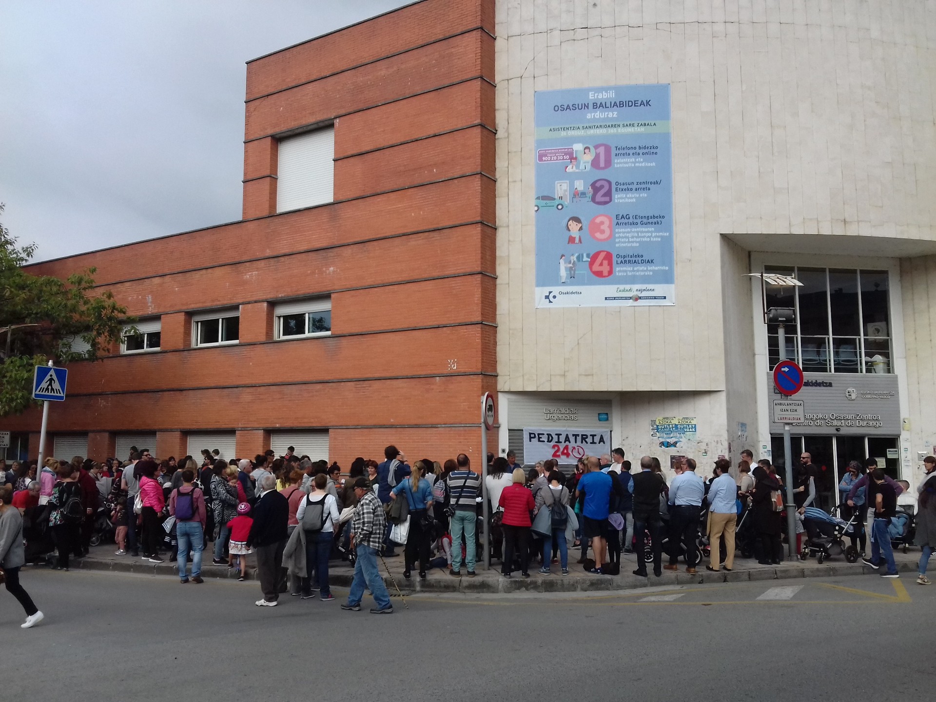 Durangoko pediatria zerbitzua 20:00ak arte luzatzea proposatu du EAJk, Pediatria 24H plataformaren mozioaren harira