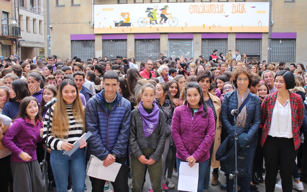 "Berbak haizeak eroan ez ditzan", hilaren 25ean kalera irteteko deia egin dute gazteek
