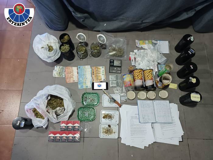 Mutil bi ikertzen dabiltza Durangon, ustez droga trafikatzeagatik