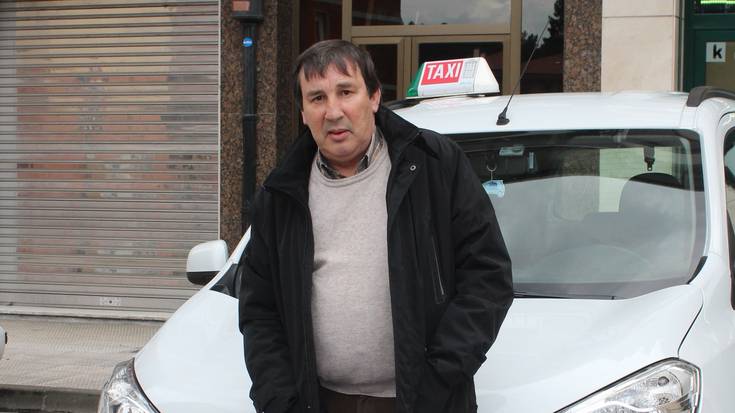 Javier Larrinaga (taxi-gidaria): "Langabezian gelditu eta taxi plaza bat eskatu nion udalari"
