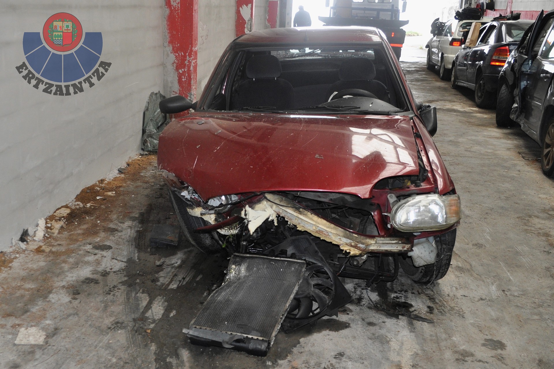 Lagun bi atxilotu dituzte, Durangon auto bat lapurtu eta ihes egitea egotzita