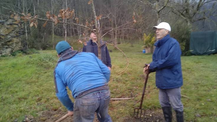 Elorrioko Udalaren eta Mendrakako bizilagunen arteko lankidetzari esker, baso autoktonoko gune bi hobetu dituzte