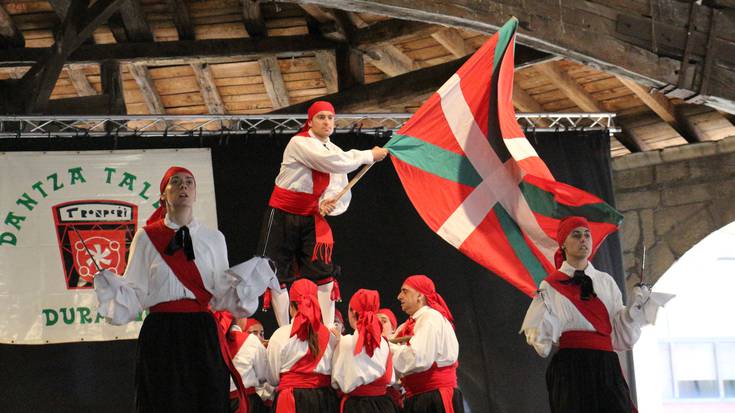 Asteburuan, Euskal Dantzen jaialdia ospatuko da Durangoko Andra Marian, Euskal Herri osoko dantza taldeekin
