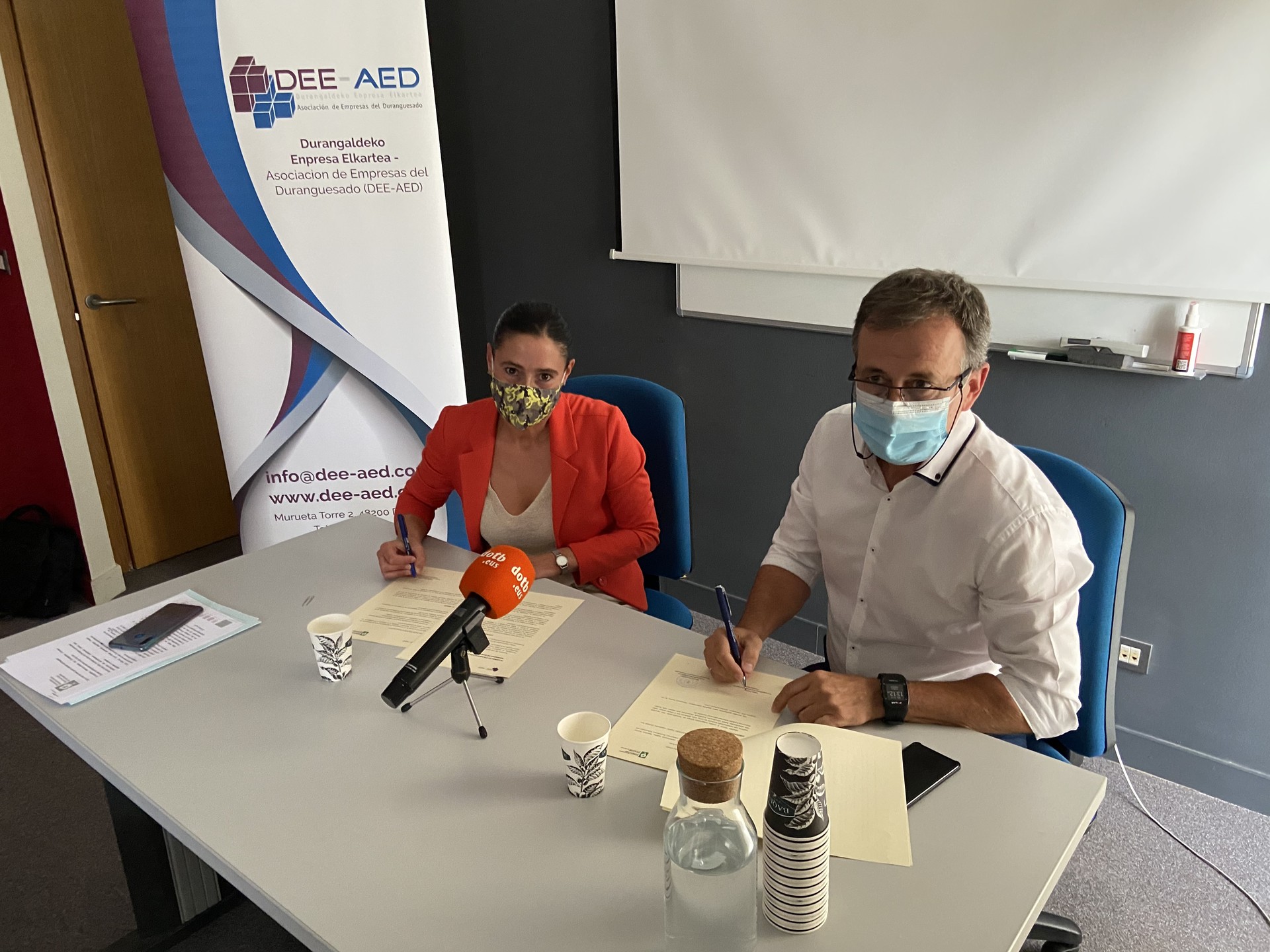 Ekonomia eta enplegua suspertzeko indarrak batu dituzte Amankomunazgoak eta Durangaldeko Enpresarien Elkarteak