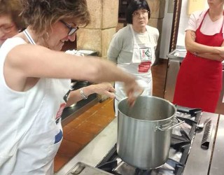 [ARGAZKI GALERIA]: Marmelada eta ozpinetakoak kozinatzeko tailerra egin dute Garain