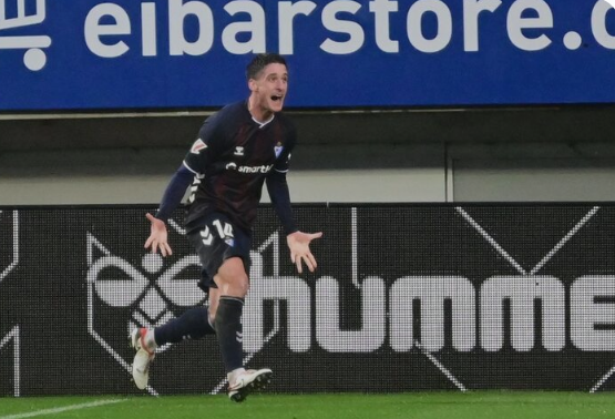 Olaetxearen azken minutuko golak garaipen garrantzitsua eman dio Eibarri