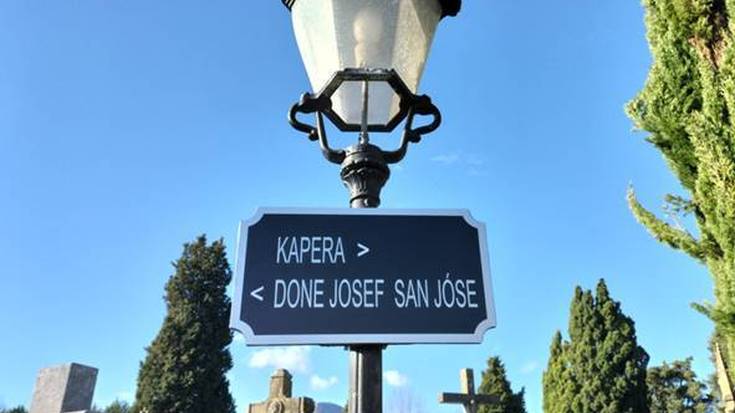 Durangoko hilerriko seinaleak euskaratu dituzte