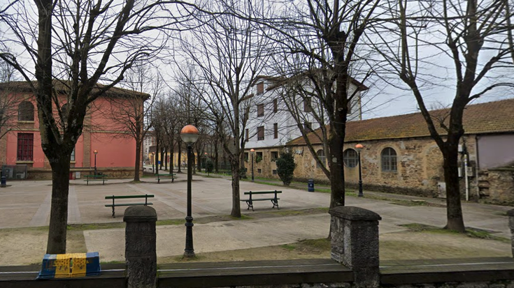 Arropa-saltzaileen merkatu-txikia Aurora Abasolo parkera bueltatuko da zapatuan