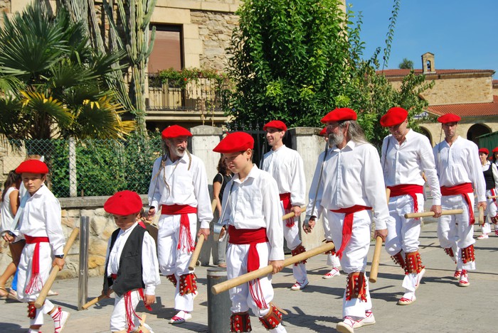 Txoritxu Alai: Mende erdi eman dute Durangoko umeak dantzan jartzen - 5