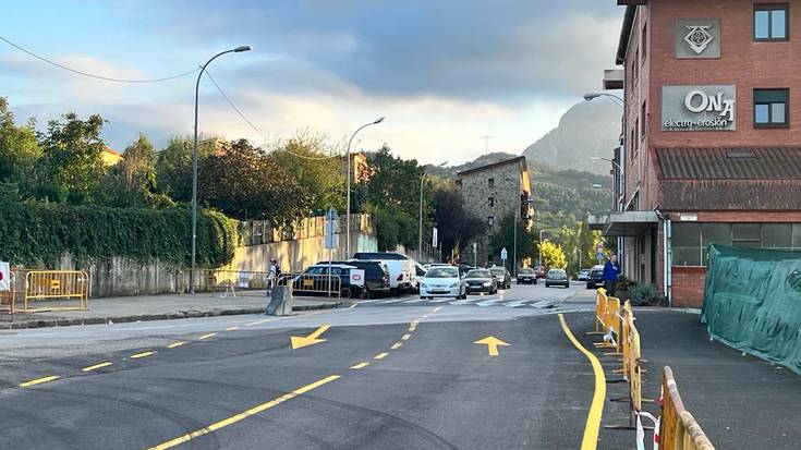 Trafikoa berrantolatzeko biribilgune txiki bat ipiniko dute Larrasoloetan