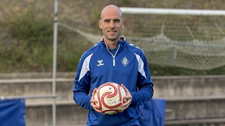 "Gazteagoa nintzenean nire profileko aurrelari gehiago zegoen. Futbola asko aldatu da"
