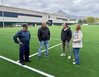 Astolako futbol zelaiko belar artifiziala berriztu dute; 15 urte baino gehiago zituen