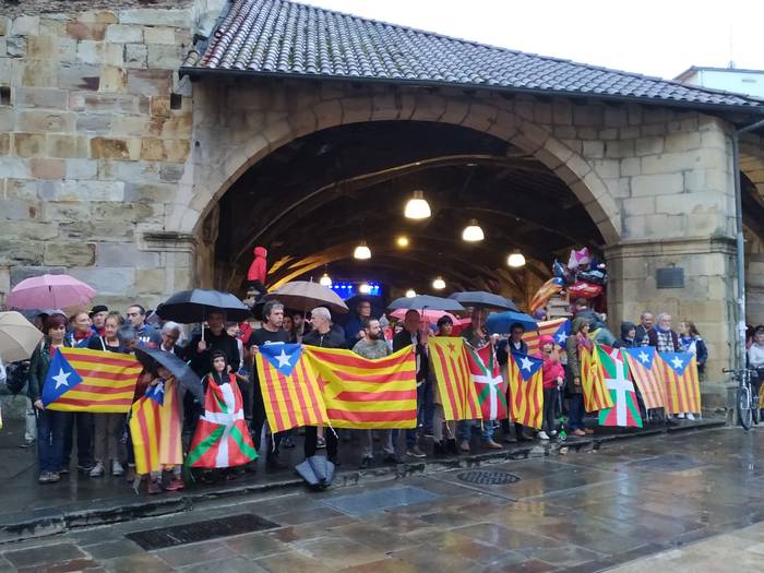 Kataluniako sententziaren aurrean Durango lazo horiz betetzera deitu dute