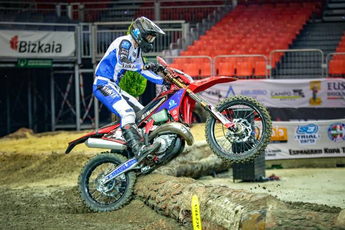 Peru Irazola goi mailan aritu da BECen lehiatutako Superenduro proban