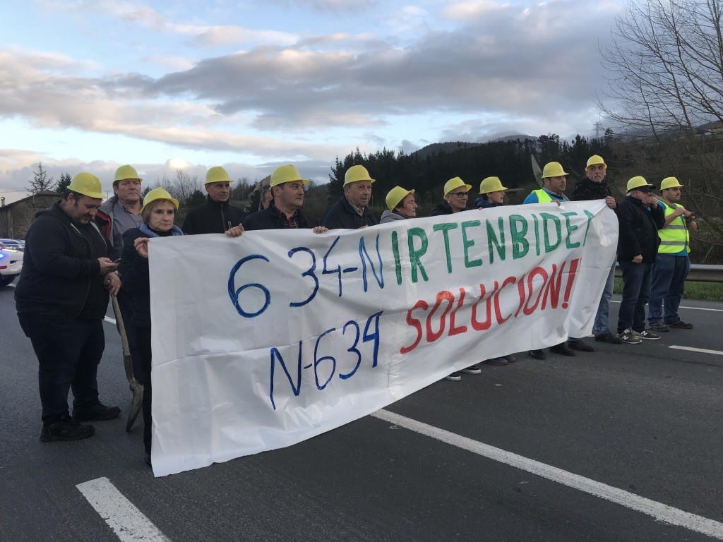 Gidariek okerren baloratzen duten autopista AP-8a da, bidesariaren kontrako plataformak dioenez