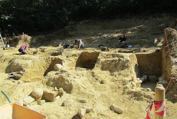 Legañoko arkeologia lanetatik bisita gidatua