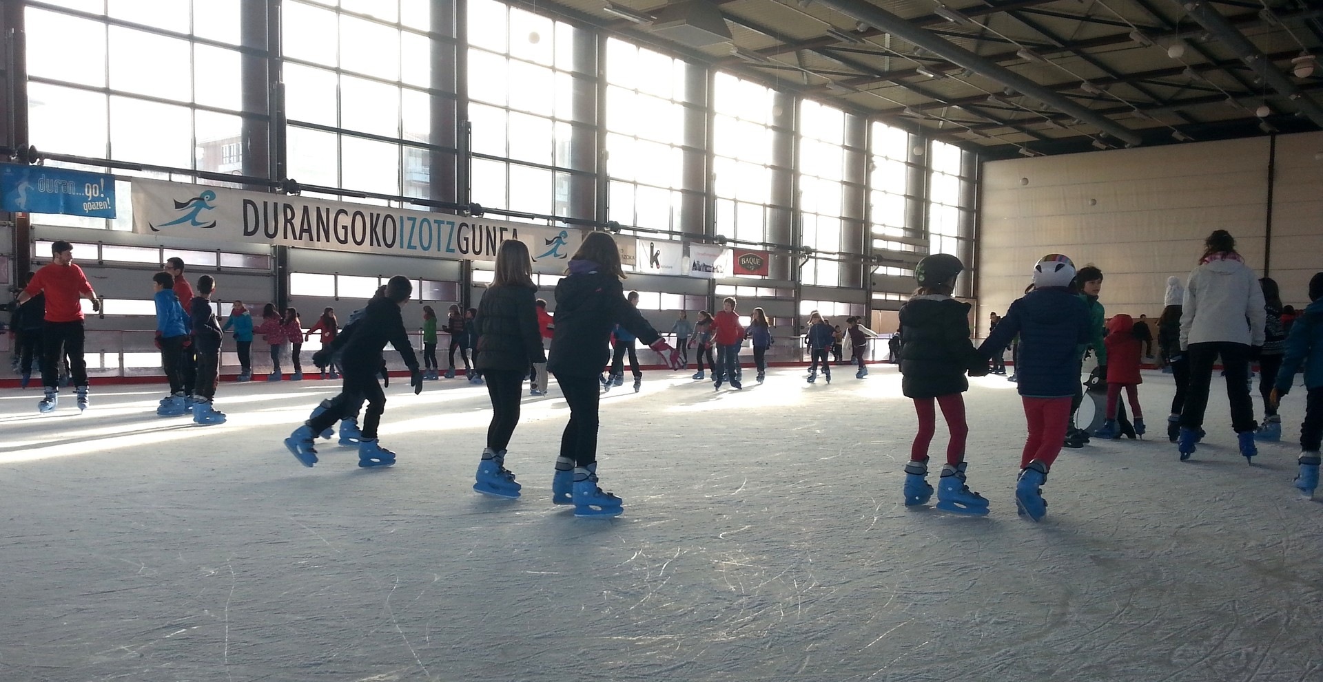 Milaka patinatzailek Durangoko izotz-pista bisitatuko dute gabonetan