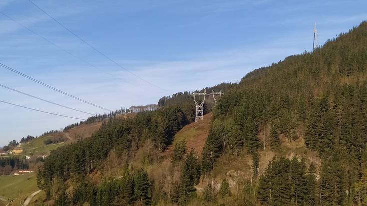 Goi-tentsioko argindar lineako lanak geratzeko eskatu dio EH Bilduk Berrizko Udalari