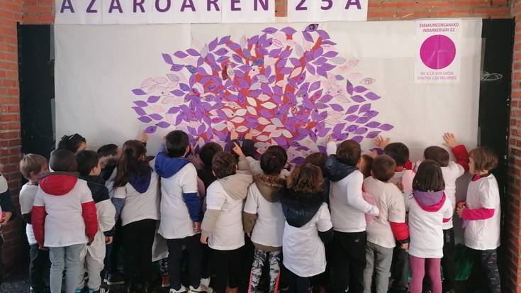 Abadiñoko umeek eta adinekoek emakumeenganako indarkeriaren aurkako ekintzak landu dituzte