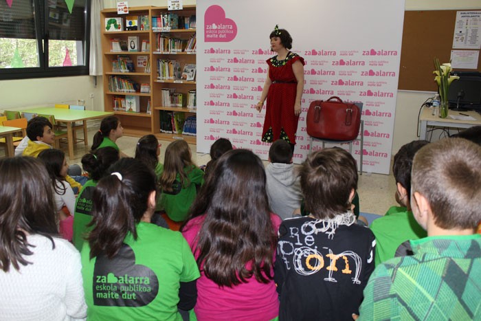 Zabalarra eskolan biblioteka inauguratu dute