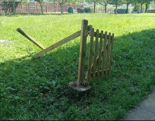 Iurretako Udalak Maiztegi herriko eskolan izandako ekintza bandalikoak gaitzetsi ditu