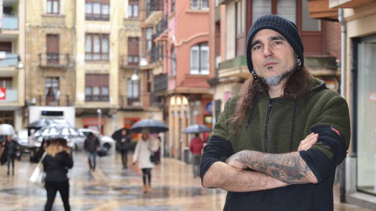 "Tatuajeak egiten urtebete ez neramala, bere kotxea tatuatzea eskatu zidan bezero batek"