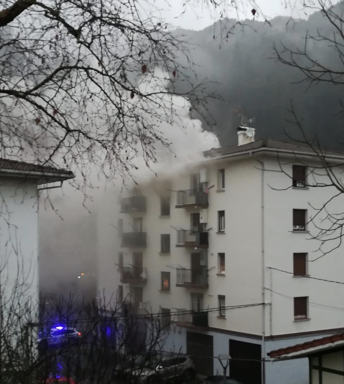 Mañariko etxe batean sua piztu da eta bizilagunak etxeetatik atera behar izan dituzte
