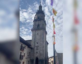 [BIDEOA]: Sirena eta kanpai hotsak Otxandion, bonbardaketaren 90. urteurrenean