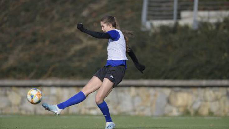 Athletic-eko jokalari Irene Oguizak belauneko lotailu gurutzatua hautsi du