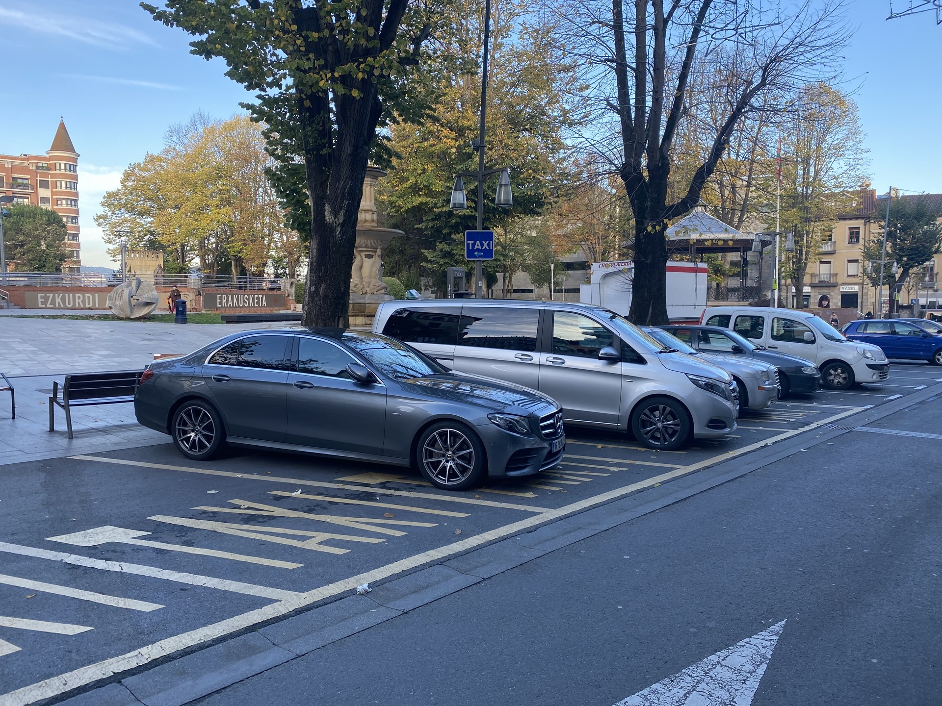 Taxilagun zerbitzua ipini dute Durangon, adineko herritarren mugikortasuna errazteko