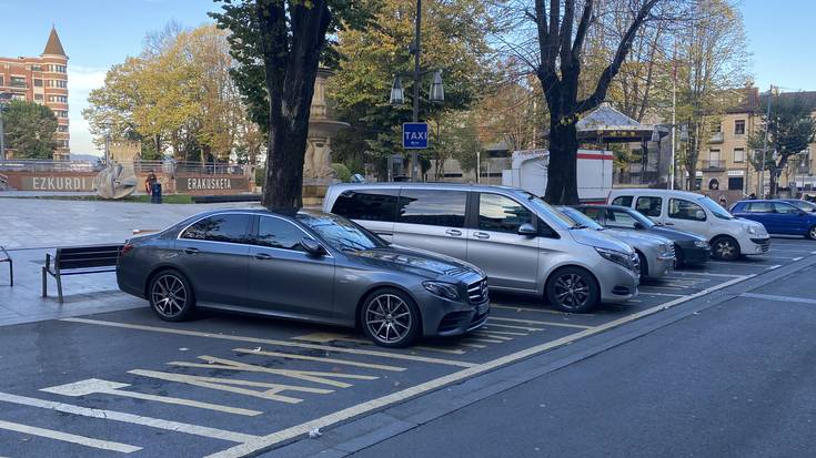 Taxilagun zerbitzua ipini dute Durangon, adineko herritarren mugikortasuna errazteko